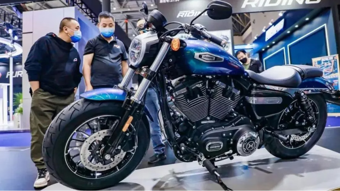 SWM Custom V1200 Stormbreaker MOTOMAG